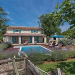 Holiday home Stunning In