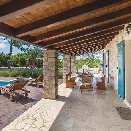 Casa vacanze Lovely In With Wifi Bale