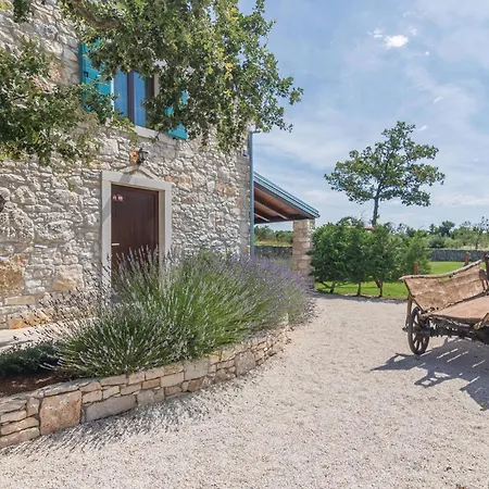 Casa vacanze Lovely In With Wifi Bale