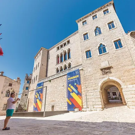 Stunning In Nyaraló *