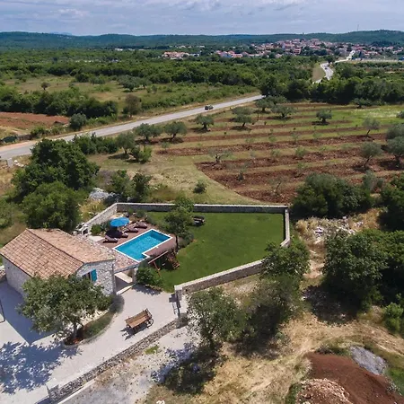 Lovely In With Wifi Holiday home